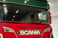 Новітній тягач Scania Super показали в незвичайному тюнінгу