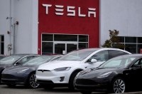 Tesla відкликає понад 320 000 автомобілів у США