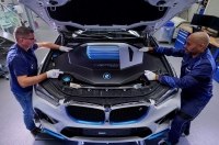 Компанія BMW розпочала дрібносерійне виробництво водневої версії позашляховика iX5