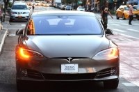 Власники Tesla скаржаться на агресію та ненависть з боку інших автомобілістів