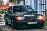 Тридцятирічний Mercedes-Benz 190 продають за 260 000 євро