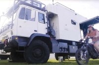 З військової вантажівки створили зручний автобудинок