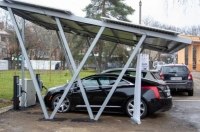 В Івано-Франківську відкрили зарядну станцію з сонячними панелями