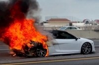 Рідкісний суперкар Audi згорів вщент прямо на дорозі