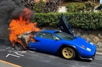 Рідкісний Lamborghini Countach згорів під час руху