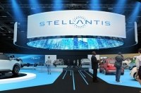 Stellantis       700 