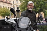 Президент Чехії потрапив у скандал через порушення ПДР на мотоциклі