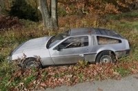 Легендарний DeLorean знайшли покинутим біля дороги