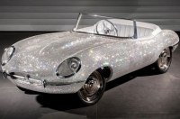 Раритетний Jaguar E-Type прикрасили кристалами Swarovski