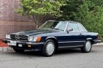 Старий 35-річний Mercedes-Benz 560SL пішов із молотка за 80 тисяч доларів