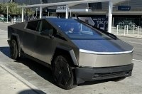 Tesla Cybertruck    100 /     