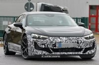 Audi вивела на тести оновлений «заряджений» e-tron