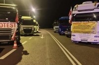 В Угорщині фіксують черги з українських вантажівок на тлі блокади кордону в Польщі та Словаччині