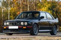 Стара трійка BMW 90-х виставлена на продаж за