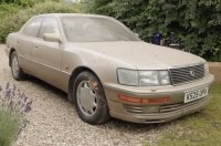  32- Lexus LS400    