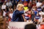 Трамп послаблює митний тягар на американську автопромисловість