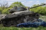 Танк часів Другої Світової розтрощив Tesla