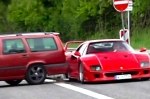 Ferrari F40 розтрощив на заправці старий Volvo