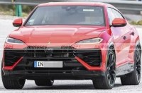  Audi Q8    Lamborghini Urus