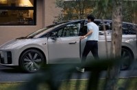    Li Auto i8
