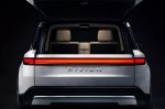 Rivian ���� ���������� ���� � ������ Toyota Land Cruiser