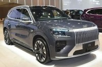 ����� �������� Zeekr 8X �������� � �����