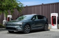 ����������� Volvo ��������� ������ �� ������� ����� Tesla Supercharger � �����