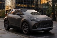 Toyota C-HR GR Sport ������� 10-����� ����� ���������