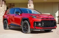 ��� Toyota RAV4 PHEV ���������� ����� ���������� �������� ������������