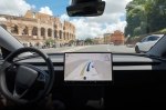 Tesla �������� Assisted Driving � �����: ����� ������ ���������� �� �����