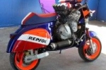 Заряженный скутер Vespa Repsol CBR