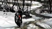 Відео ИЖ Планета-5 на дыбах в грязи со снегом
