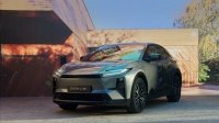 ����� ������ ����������� ������������ Toyota C-HR+