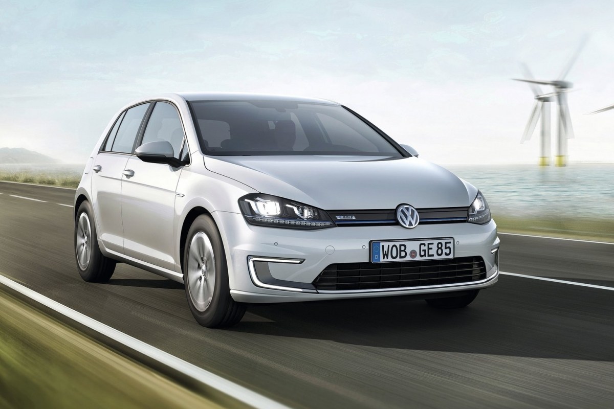 Тест-драйв Volkswagen Golf: VW e-Golf. Учимся заряжать электромобиль