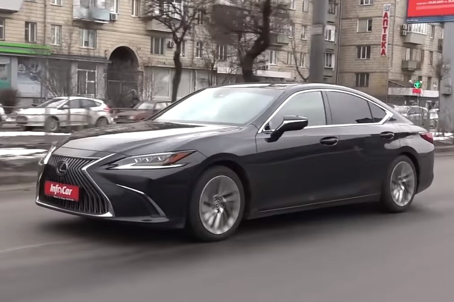 Тест-драйв Lexus ES: Новый Lexus ES – уже далеко не Camry