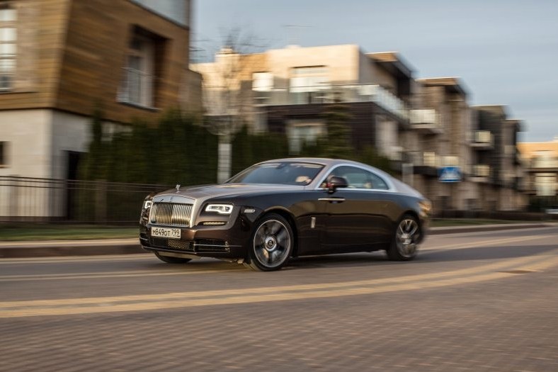 - Rolls-Royce Wraith:  