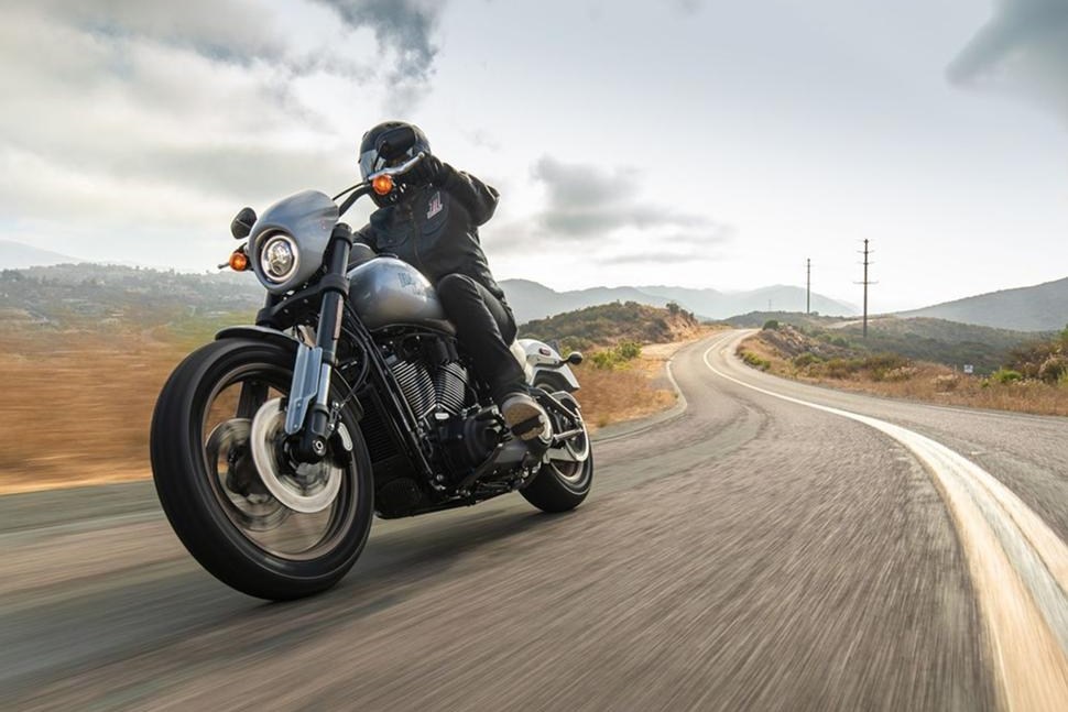 -    S :  . Harley Davidson Low Rider S