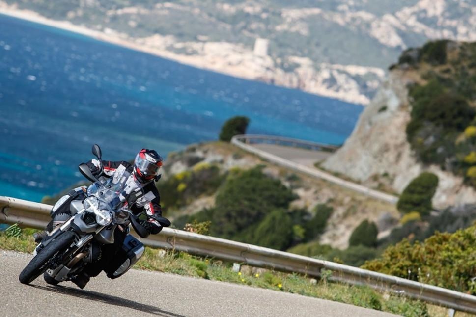 - Moto Guzzi V85 TT: Moto Guzzi V85 TT.    .