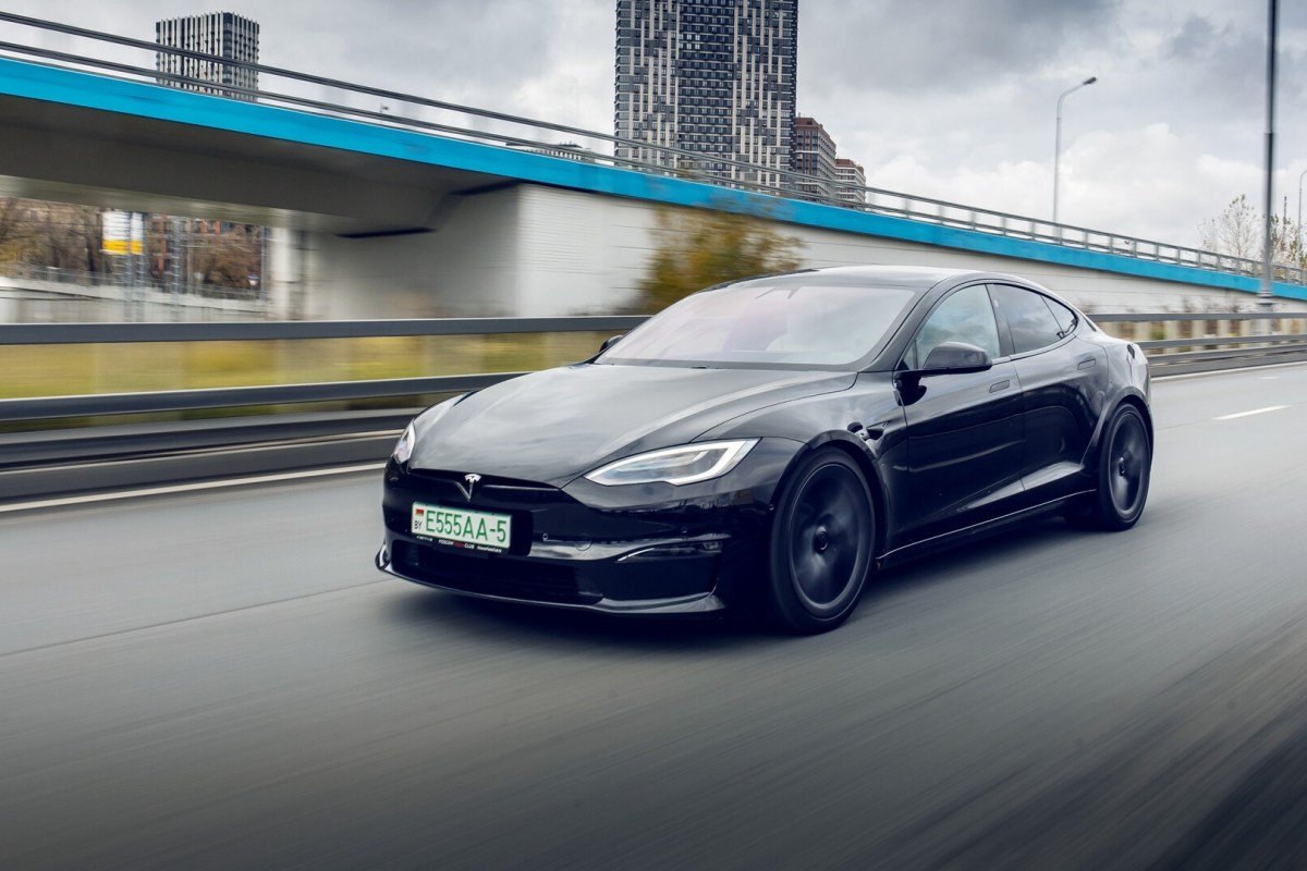 Тест-драйв Tesla Model S: Быстро - не комплимент. Tesla Model S Plaid