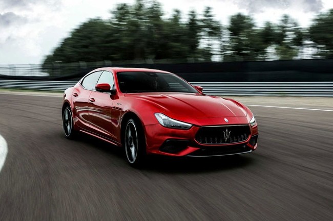 Тест-драйв Maserati Ghibli: Maserati Ghibli Trofeo - Итальянская роскошь