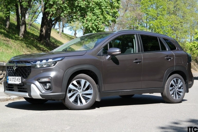 - Suzuki S-CROSS: Suzuki S-Cross:  ,  