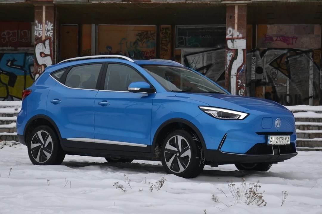 - MG ZS: MG ZS EV:    