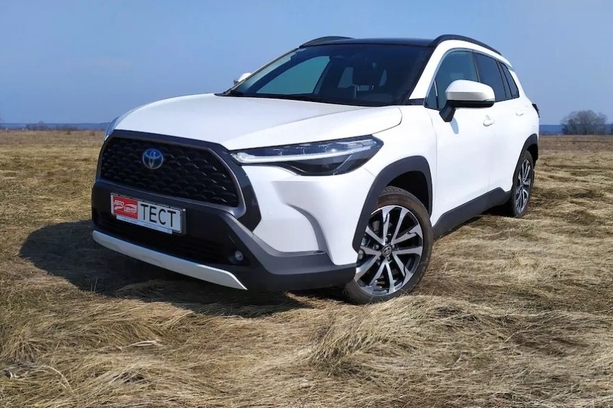 - Toyota Corolla: Toyota Corolla Cross:    