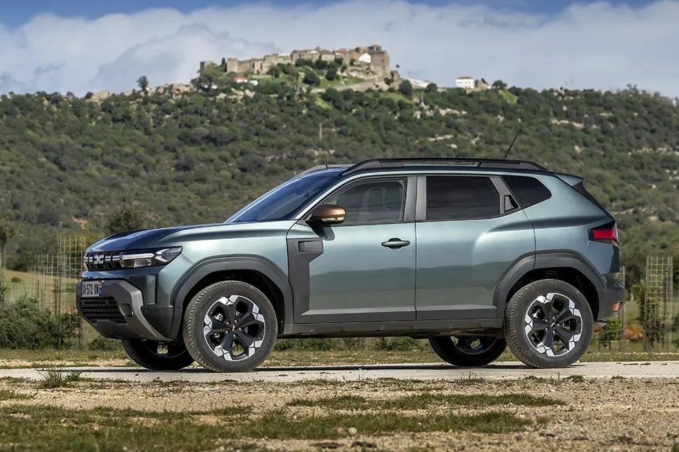 - Dacia Duster:  Renault Duster.   