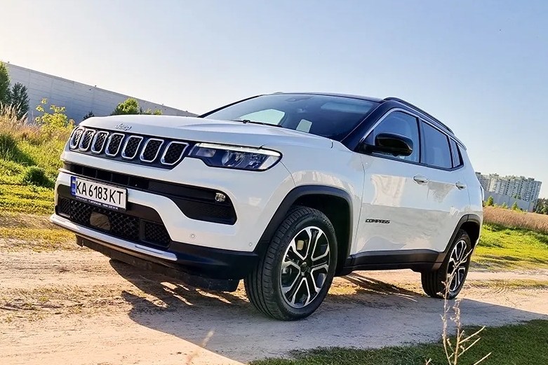 - Jeep Compass: Jeep Compass.     
