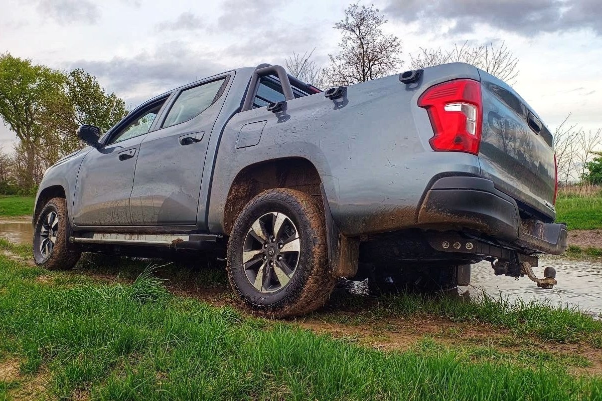 ����-����� Changan Hunter: Changan Hunter: ����-����� ��������� Peugeot Landtrek � ���������� ������