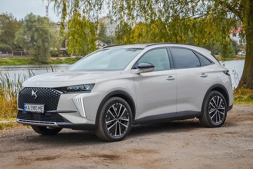 ����-����� DS 7: DS 7 E-Tense. �� ����� ����� ��� �����-�����
