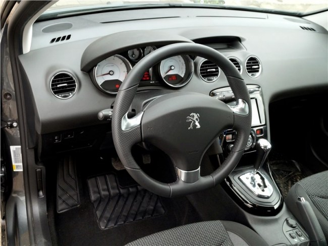 Неоклассик. Peugeot 408