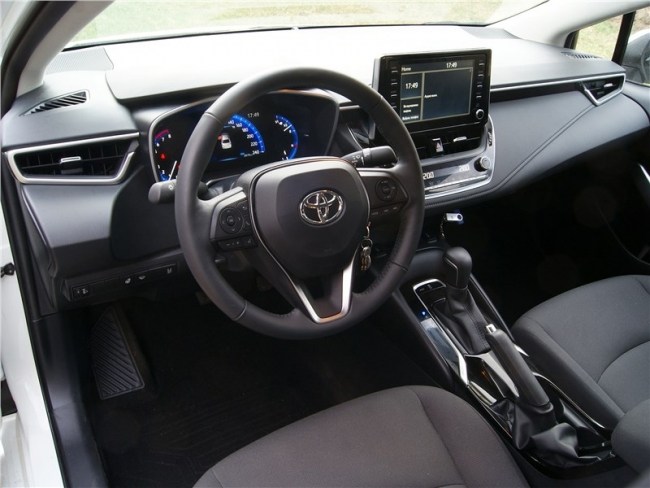 Сдать экзамены экстерном. Toyota Corolla Sedan