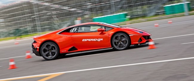 Легко сходимся с берлинеттой. Lamborghini Huracan EVO